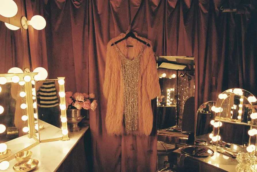 هیلاری داف خود را از نو معرفی می‌کند