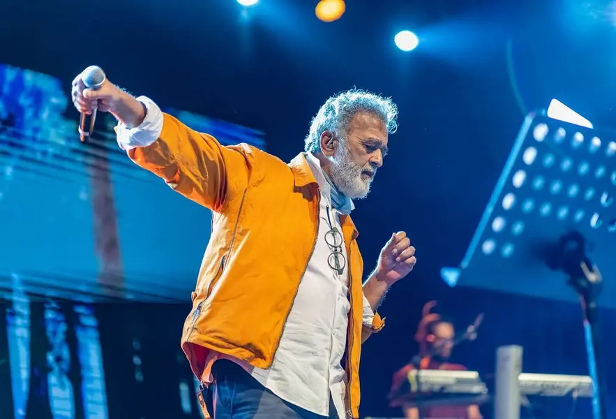 خواننده‌ای که به خاطر صدای دلنشین و آهنگ‌های بی‌زمان مثل O Sanam و Na Tum Jano Na Hum شناخته می‌شود، اخیراً دربارهٔ تصمیم خود برای فاصله‌گیری از بالیوود گفت.