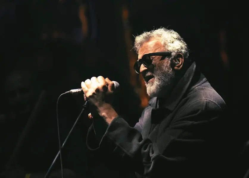 او گفت که با او بدرفتاری شد؛ اما ترک صنعت به‌دلیل سمی بودن آن نبود، فقط به‌دلیل خستگی بود.