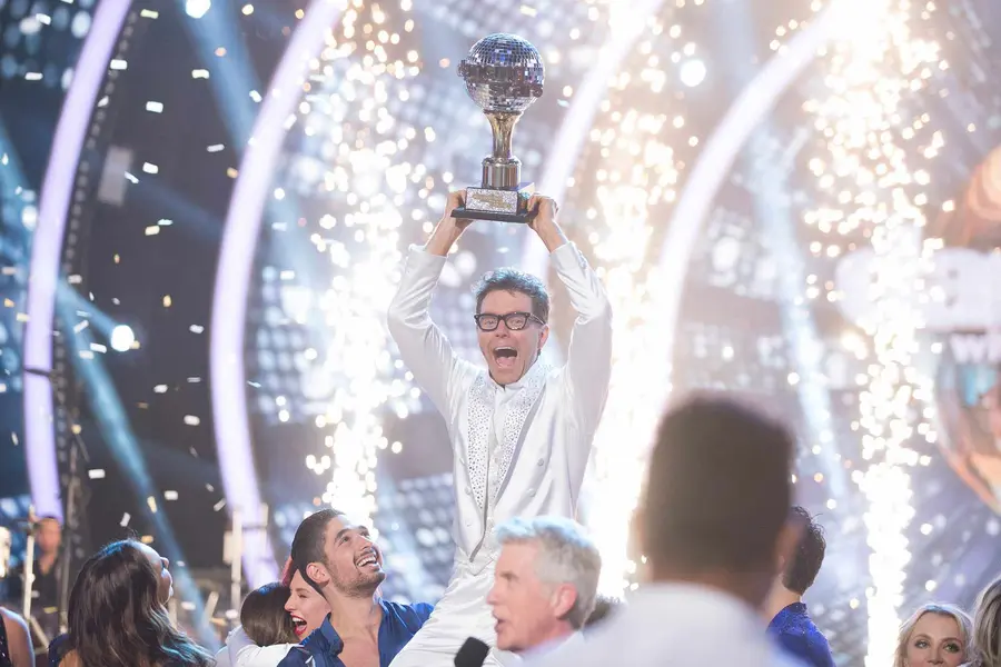 بابی بونز برندهٔ فصل ۲۷ «Dancing with the Stars» در ۲۰۱۸