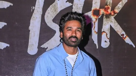 دنوش در حال تبلیغ فیلم «Tere Ishk Mein» در PVR Plaza، کانات پِلیس، در دهلی نو. (عکس از PTI) (PTI11_22_2025_000411B)(PTI)