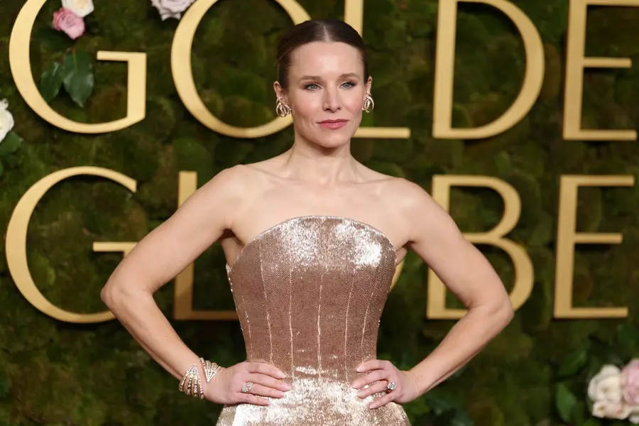 بِورلی هیلز، کالیفرنیا - ۵ ژانویه: کرستن بل در مراسم ۸۲ام جایزه گلدن گلوب در هتل بوری هیلتون در تاریخ ۵ ژانویه ۲۰۲۵ در بورلی هیلز، کالیفرنیا حضور یافت. (عکس توسط مت وینکلمایر/وایرایمج)