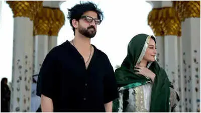 «قراری برای تبدیل او ندارم»: ظاهر اقبال شوخی می‌کند وقتی سوناكشی سینه برای اولین بار به مسجد می‌رود