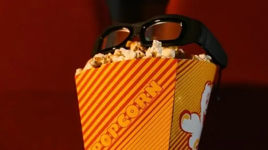 سلمان و ابیشک در مراسم دعای یادگار به دارمندرا ادای احترام می‌کنند