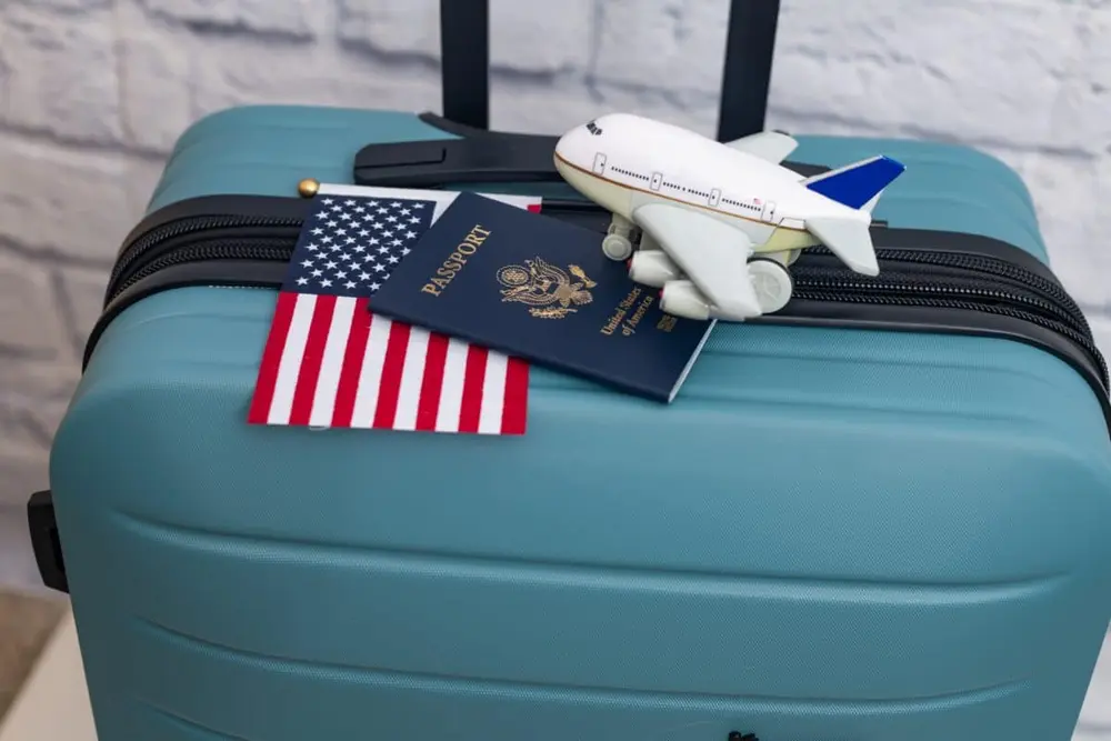 پاسپورت و کیف