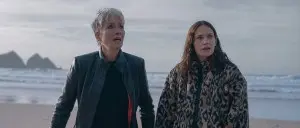 Emma Thompson و Ruth Wilson در Apple TV – «Down Cemetery Road»